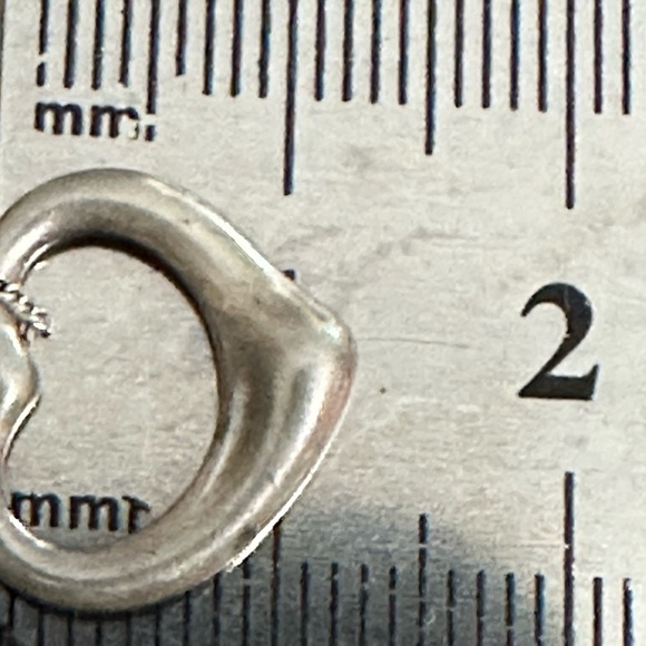 Tiffany & Co. Elsa Peretti Sterling Silver Open Heart pendant. 5535 G - Picture 10 of 13